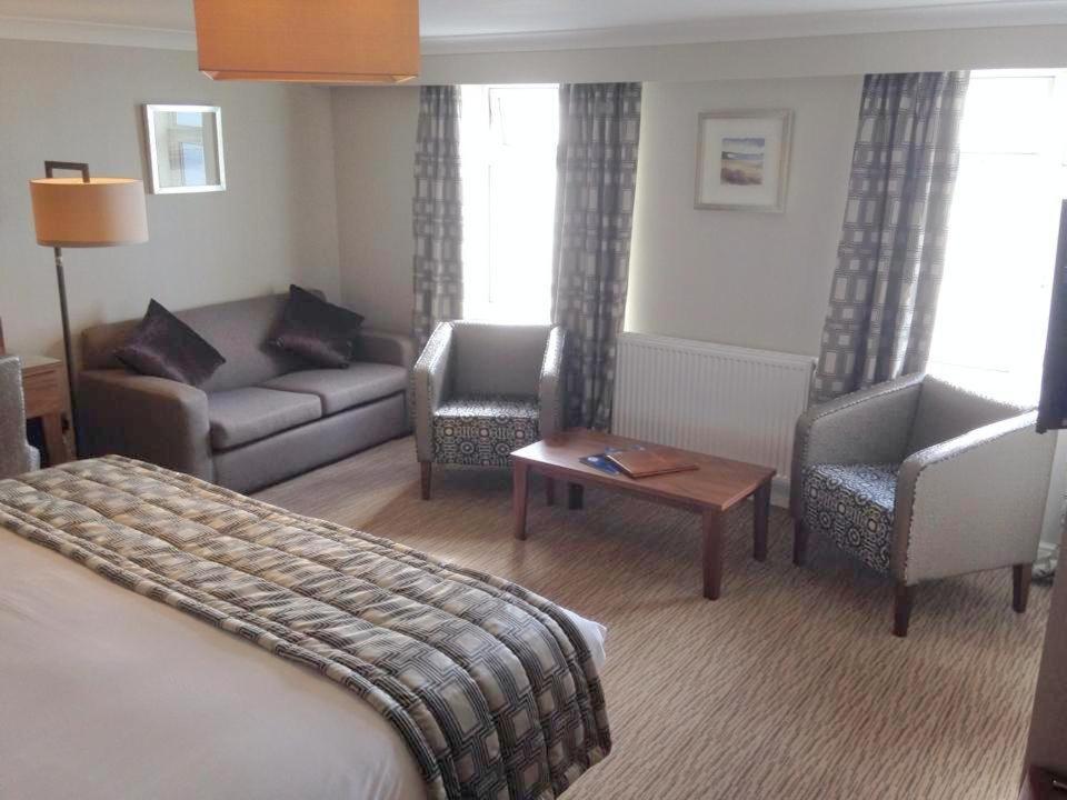 Expanse Hotel South Cave