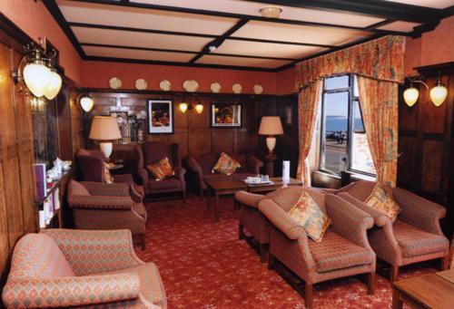 Expanse Hotel South Cave