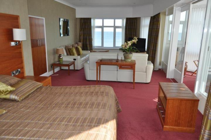 Expanse Hotel